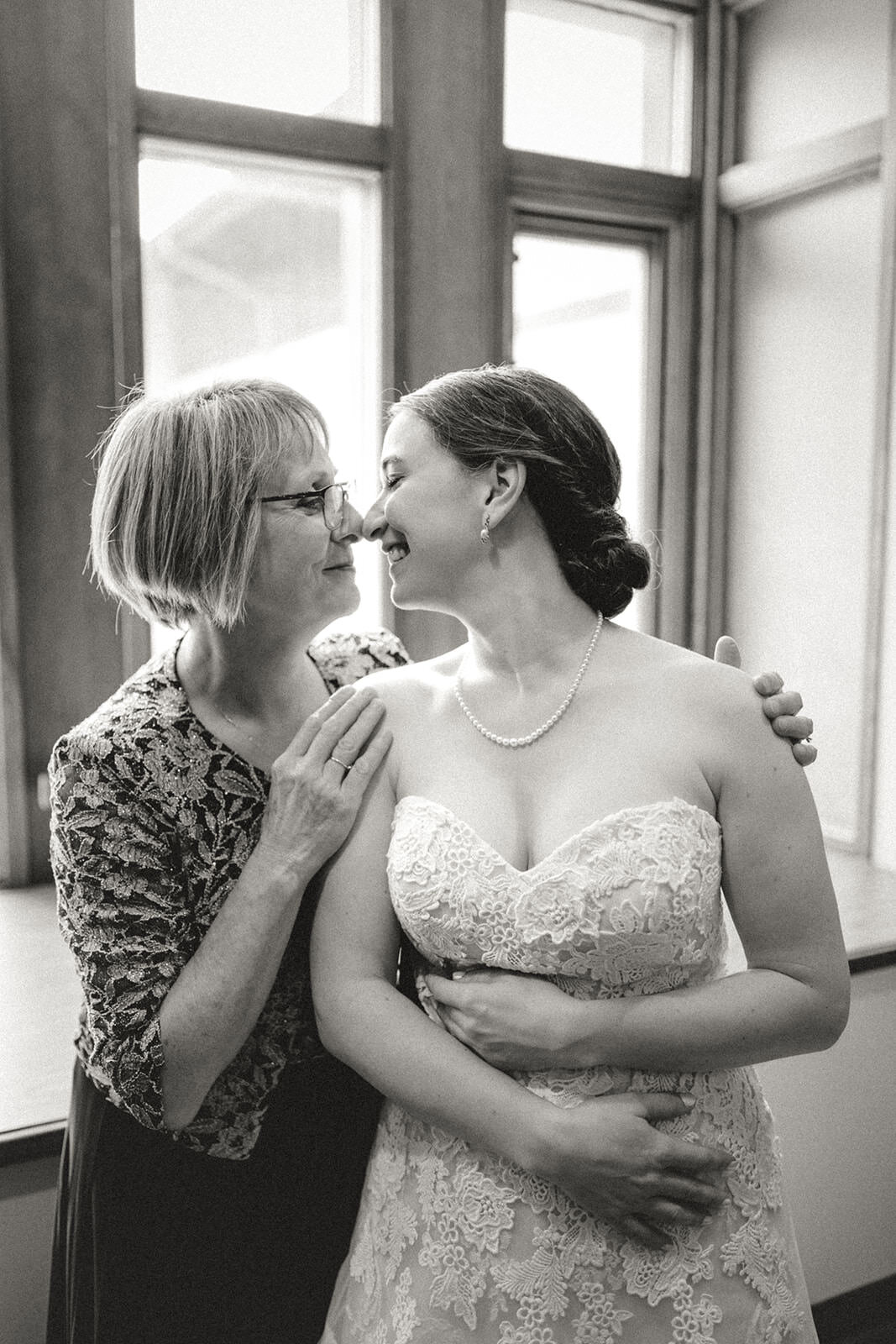 Traditional summer church wedding Rochester MN | Oduma photography -68