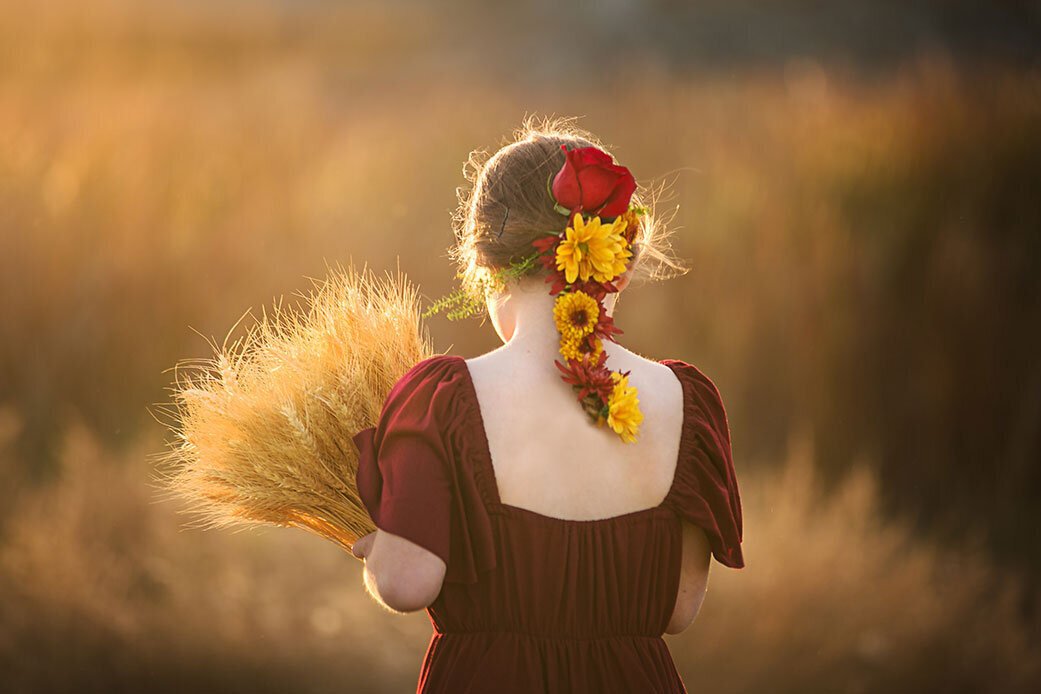 fall-flower-in-hair-wheat-backlight-natural-light-colorado-girl