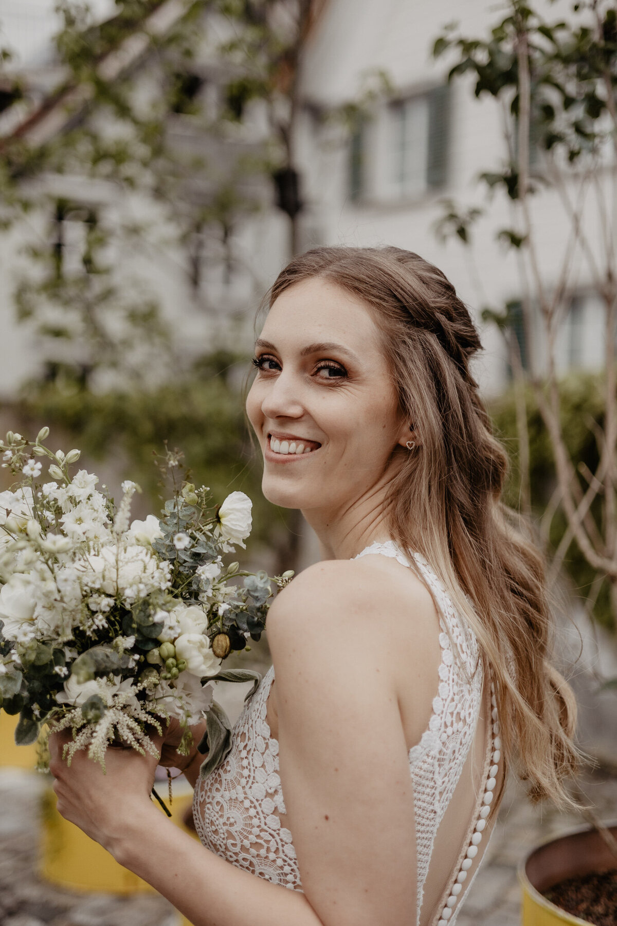 Sarah Schöb_Makeup_Artist_Schweiz_Styling_Ostschweiz_Hochzeitsmakeup_Hochzeitsfrisur_Mobile_Visagistin_modernes_Styling18_2048px