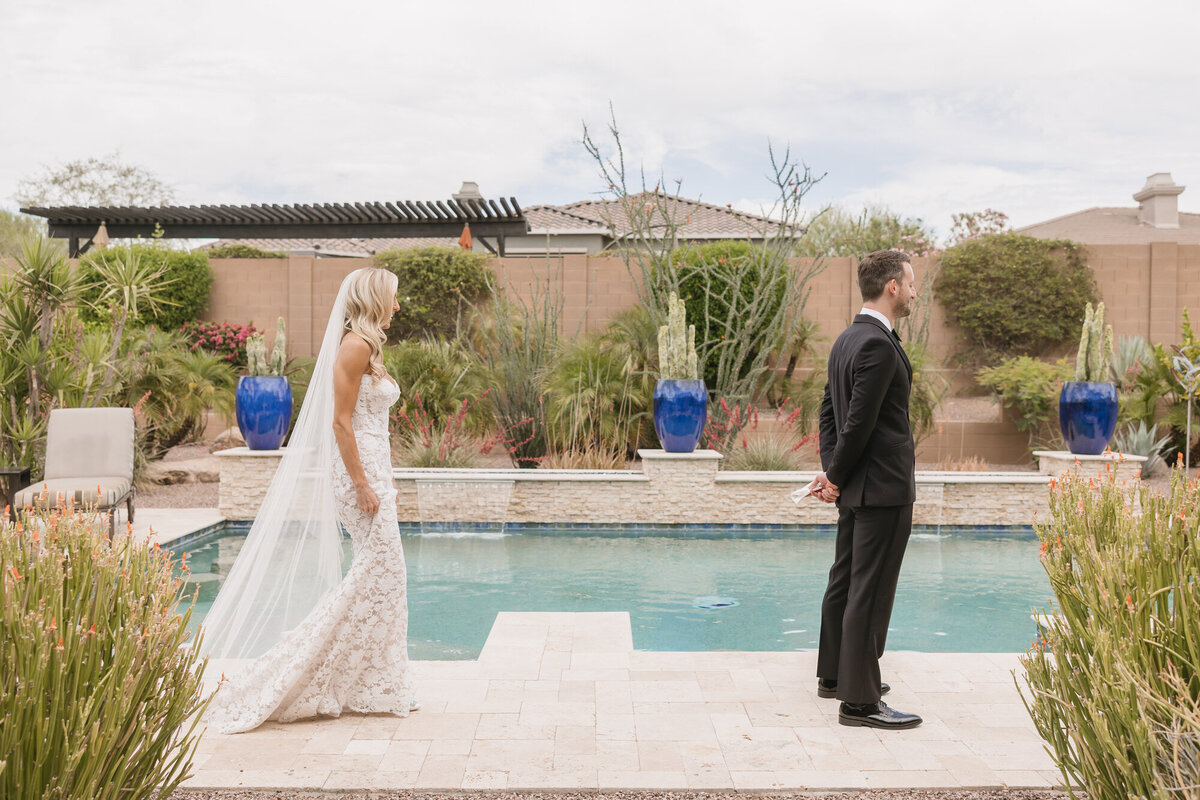 Bride walking up to groom for first look in Scottsdale, Arizona