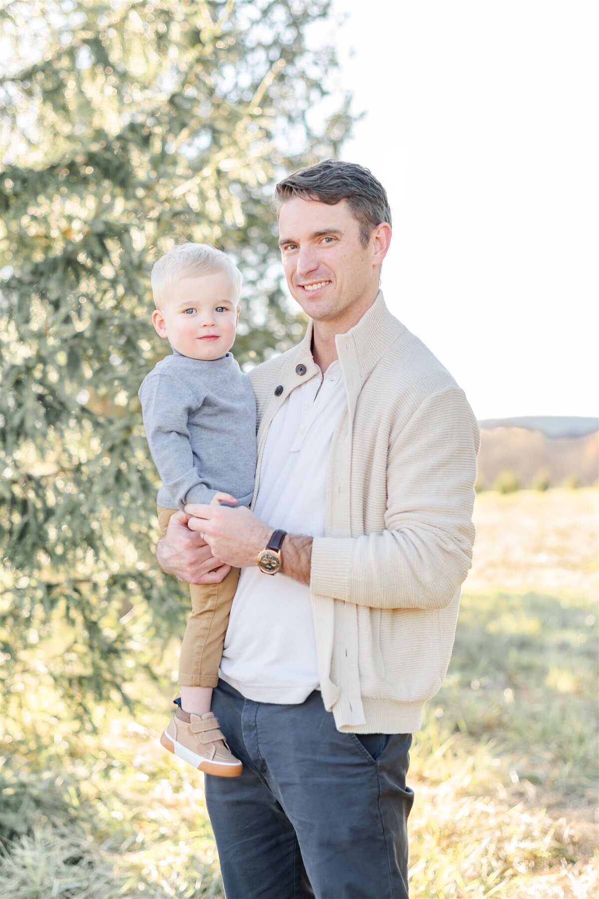 Virginia Christmas Tree Mini Session Photography- Heidi Fam Photography
