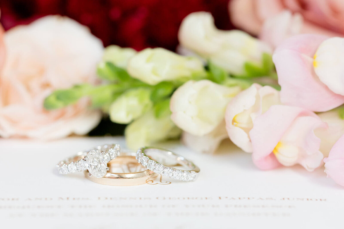 wedding-rings-and-flowers