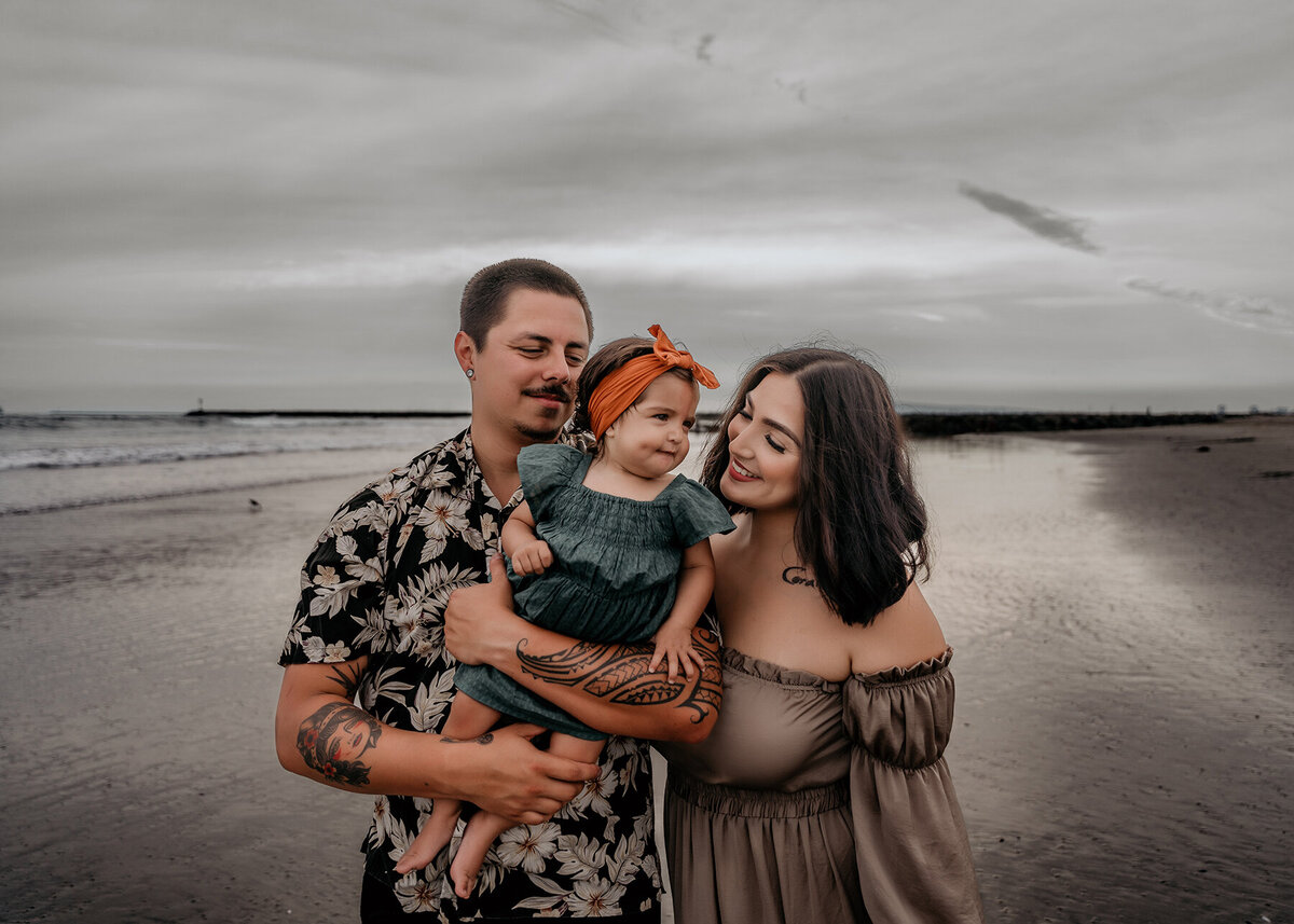 sealbeach-family-photo_m17