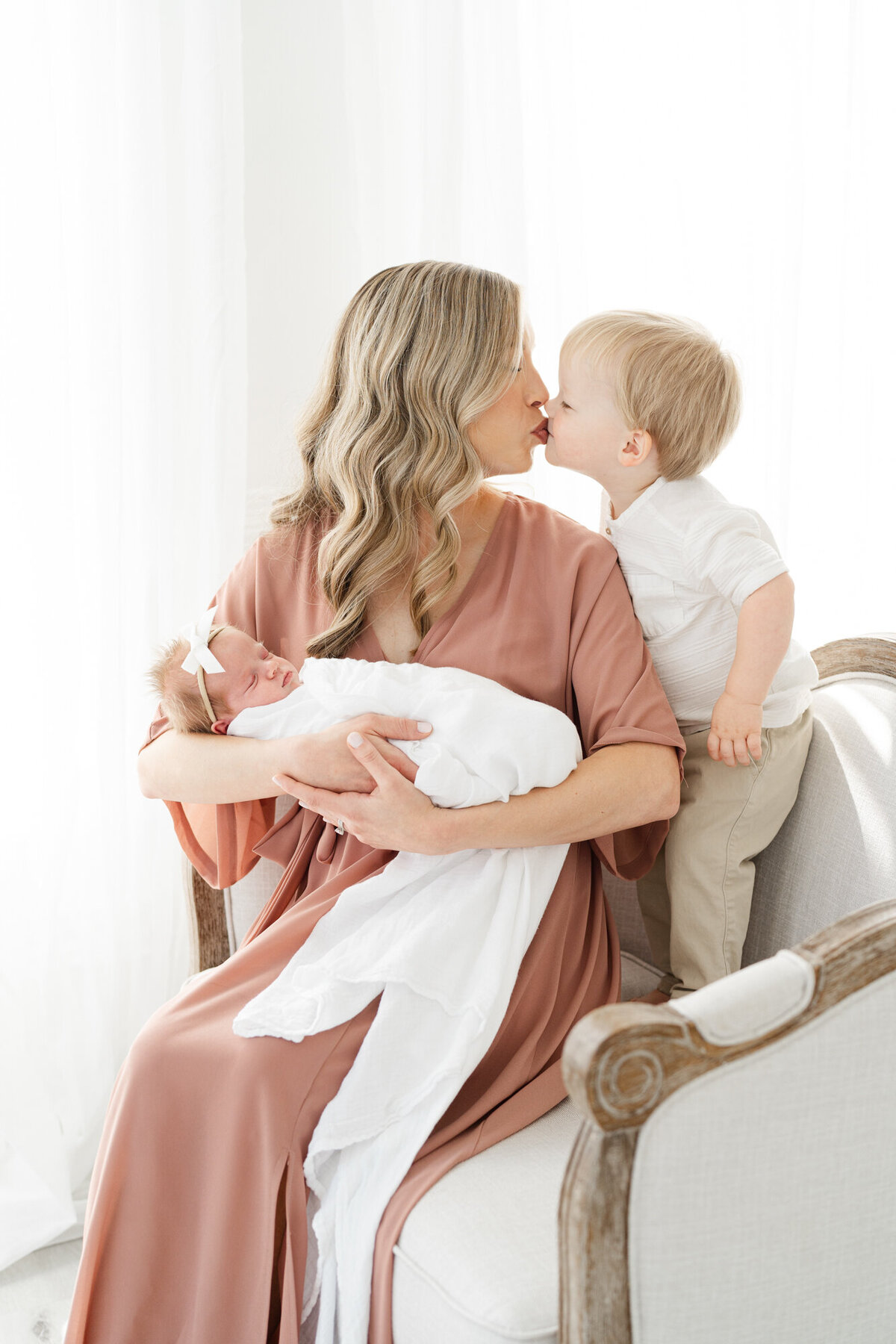 Lindsey Powell is a Newborn Photographer based in Marietta Georgia serving Atlanta and Beyond