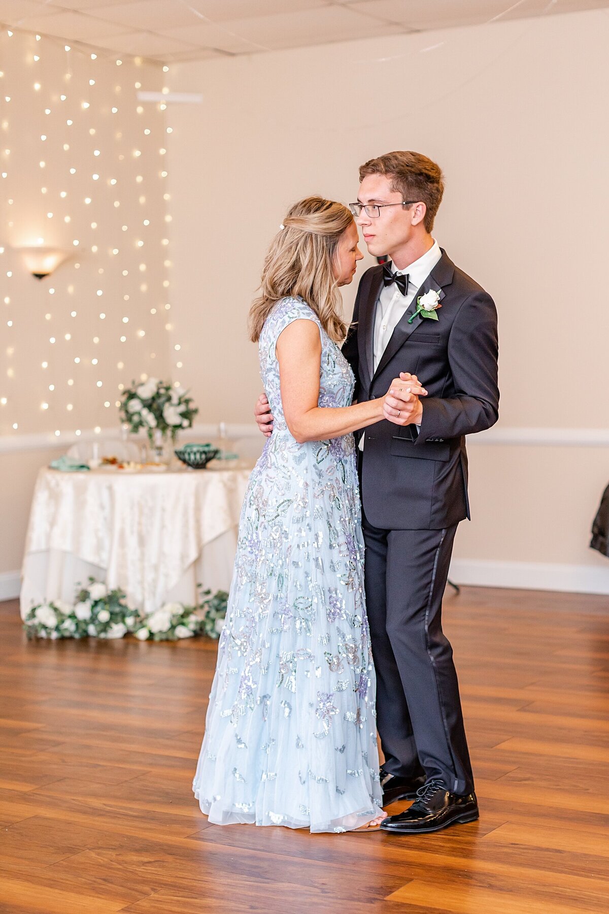Pittsburgh-Nicassio-Fields-Green-Blue-Wedding-1 (43)