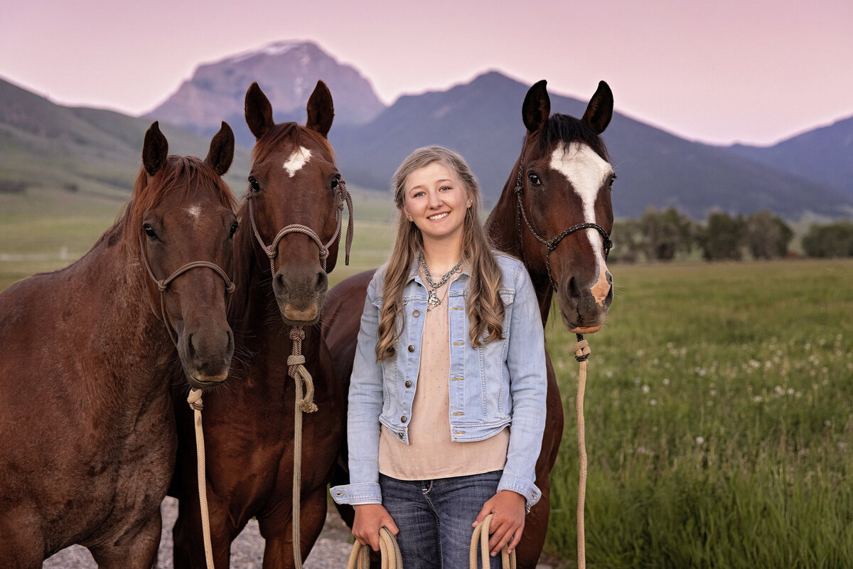 Shanna-Mae-Photography-Montana-Photographer-Highschool-Senior-Western-Horses-Girl-Poses-Ennis-Bozeman-021