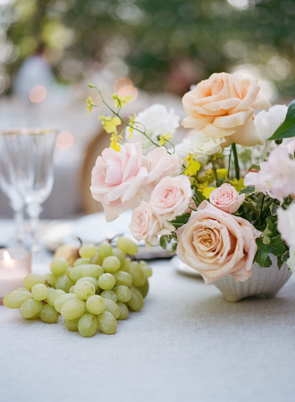 Soft-colours-table-centrepiece