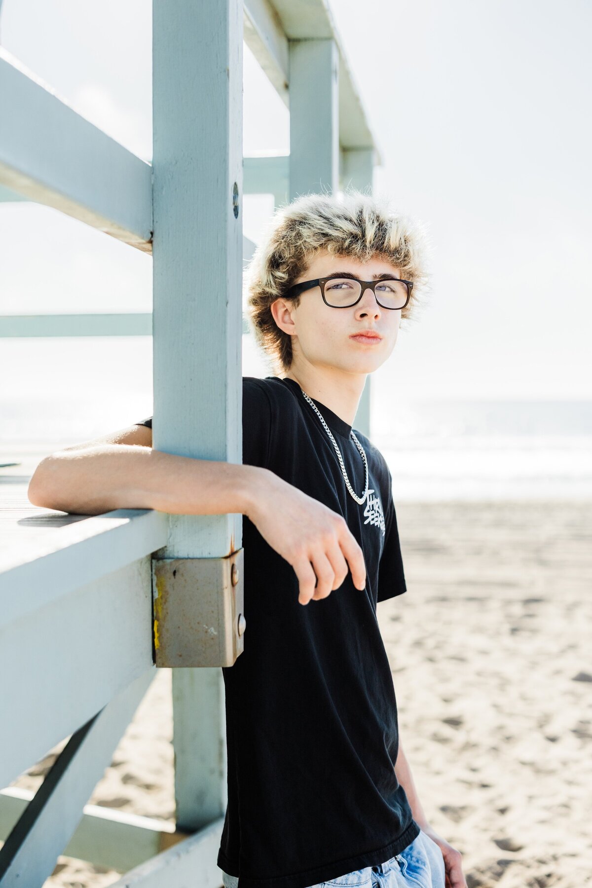 teen-portrait-on-Hermosa-Beach-in-the-south-bay-of-los-angeles