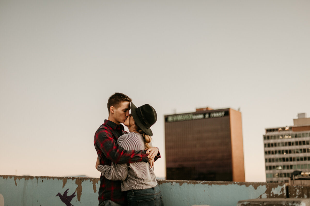 couple kissing on a New Mexico rooftop