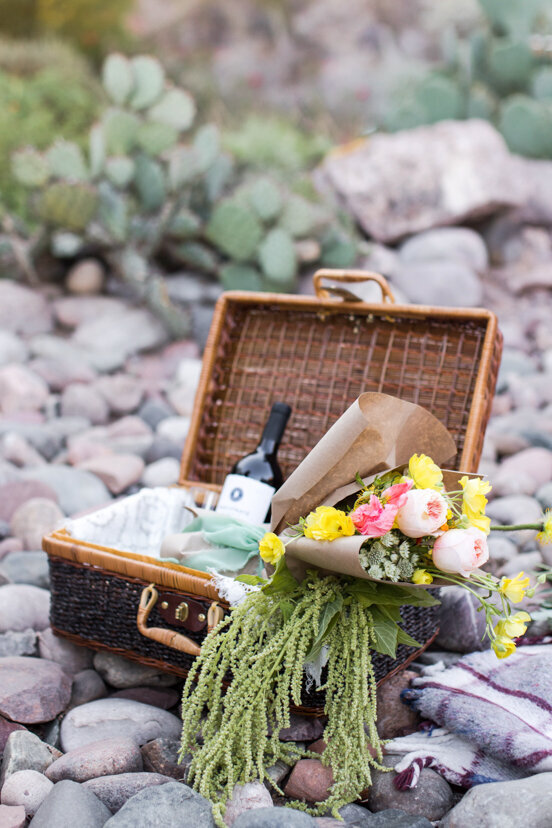 picnic-basket-with-flowers