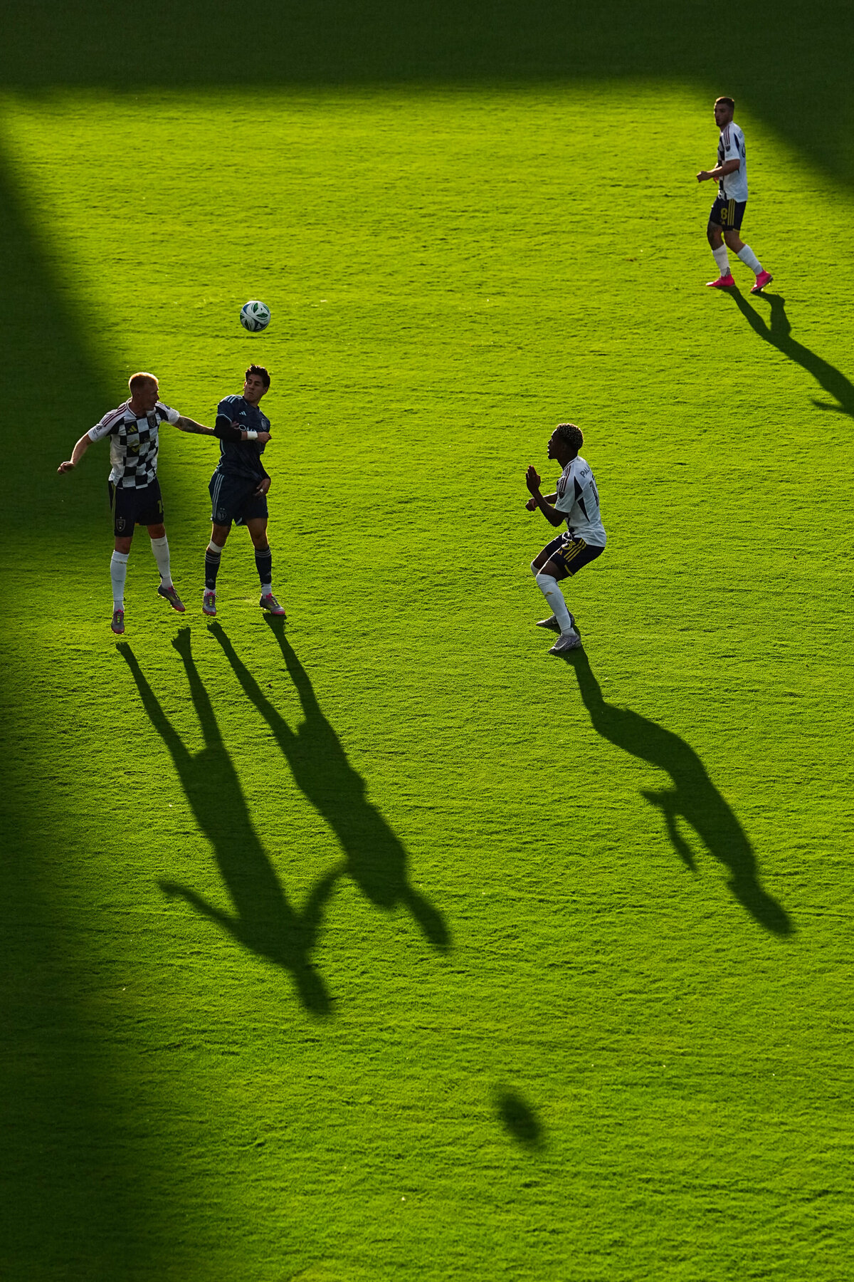 kansas-city-sports-photography-0169-soccer-players-on-green-field