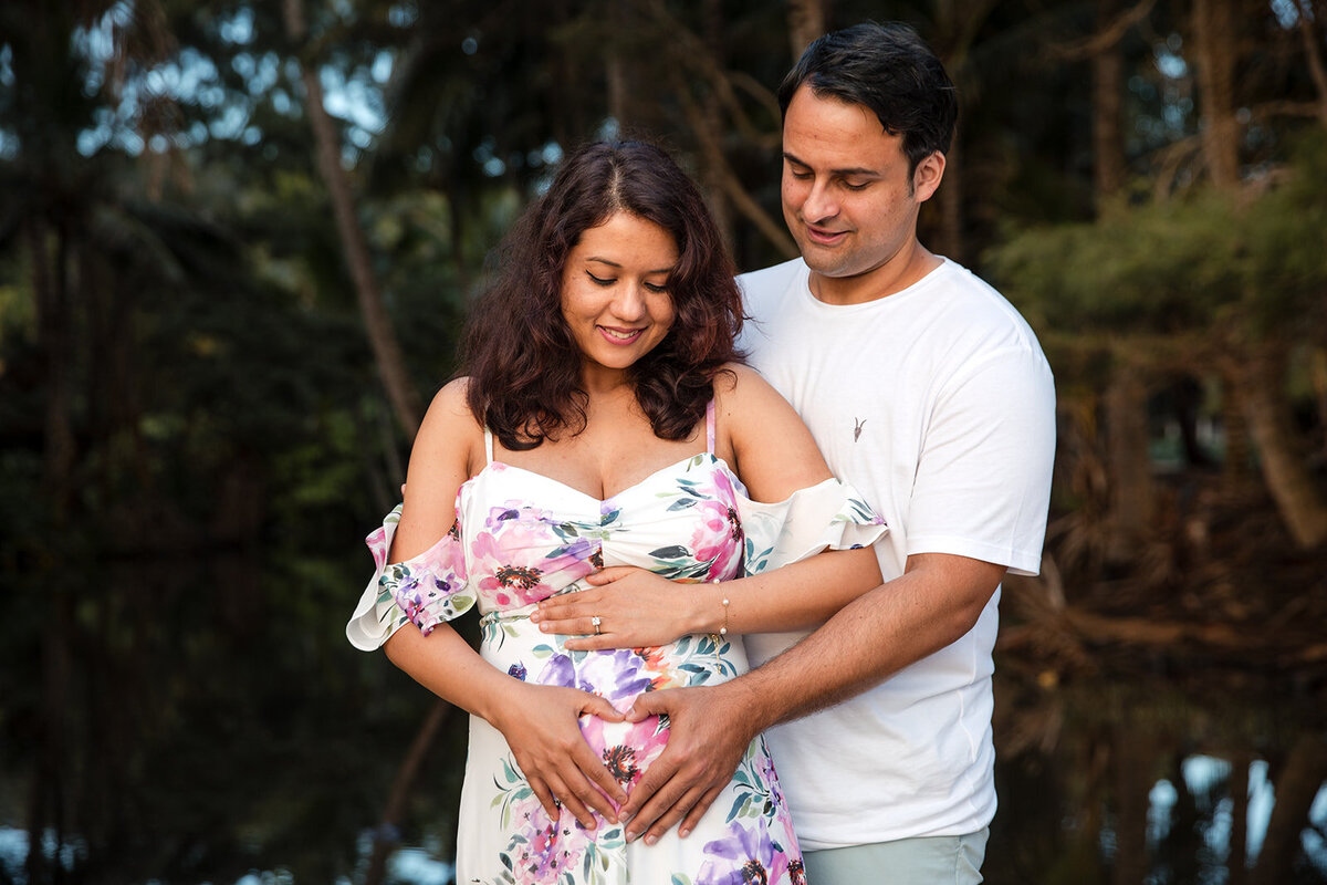 couple maternity shoot in Hawaii