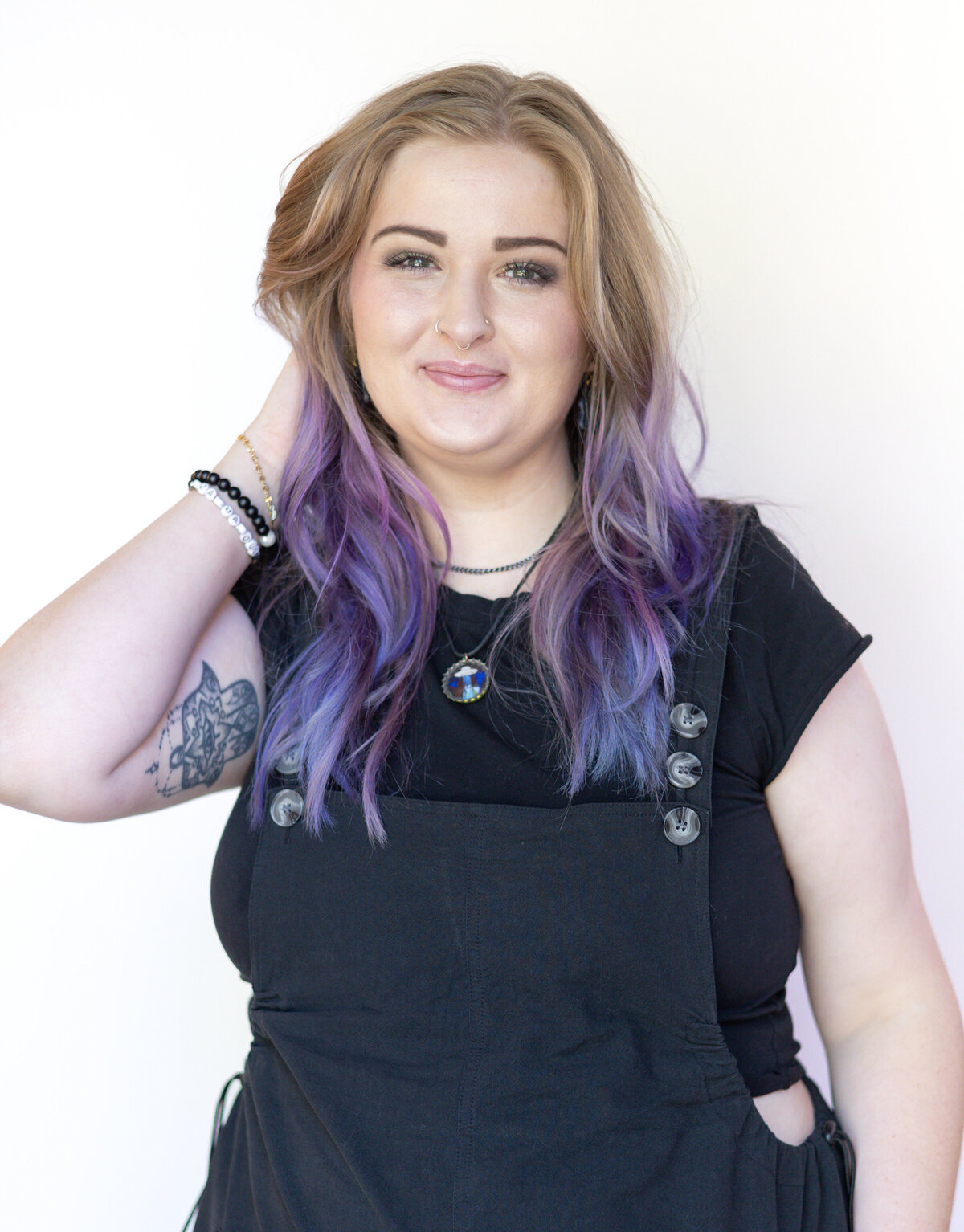 headshot for lis barton sparrow salon