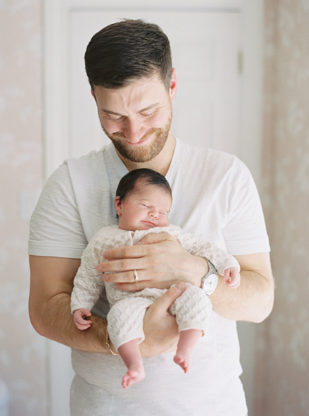 seattle-dad-with-newborn