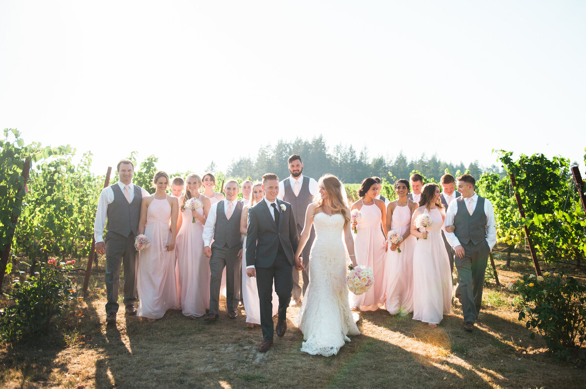bridal-party-photos-at-zenith-vineyard