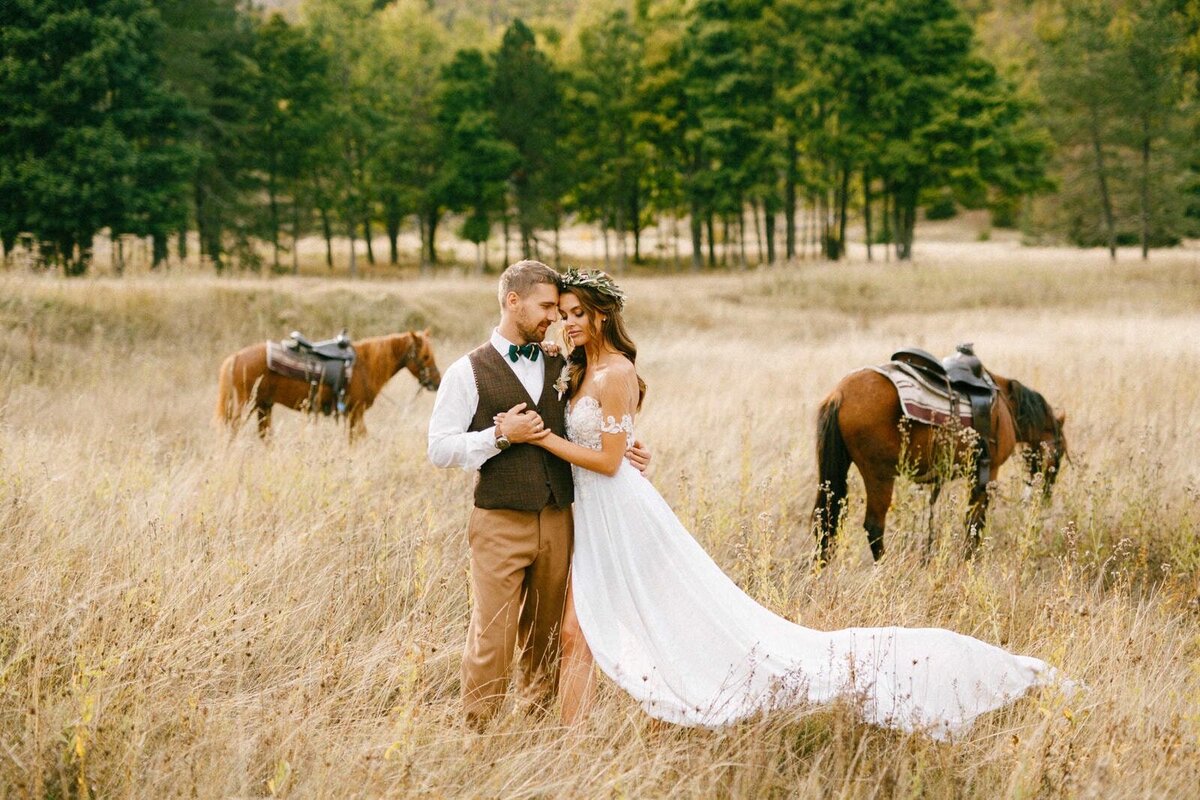 E8-Engagement-Photoshoot-In-the-mountains-with-horses-Ruslan-and-Kristina-2017-09-24-2500px-1037