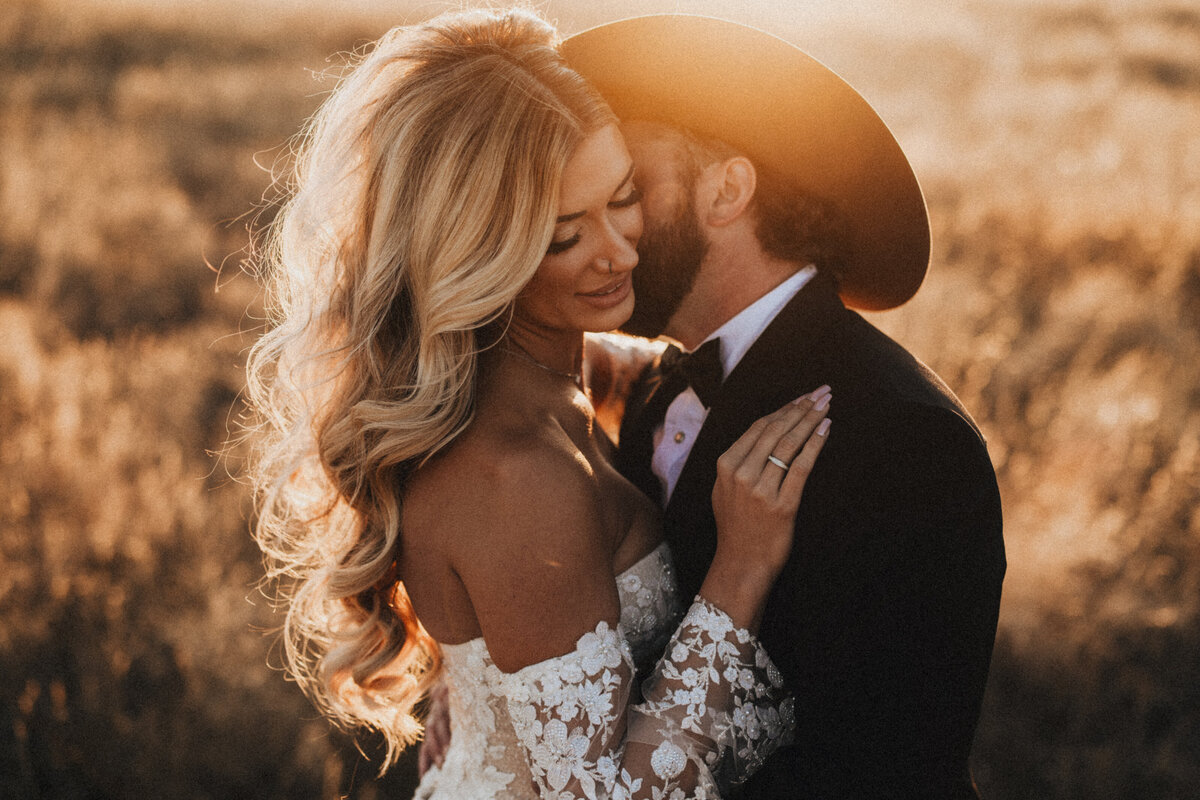 sonoita-wedding-sunset-romatic-couple-photo