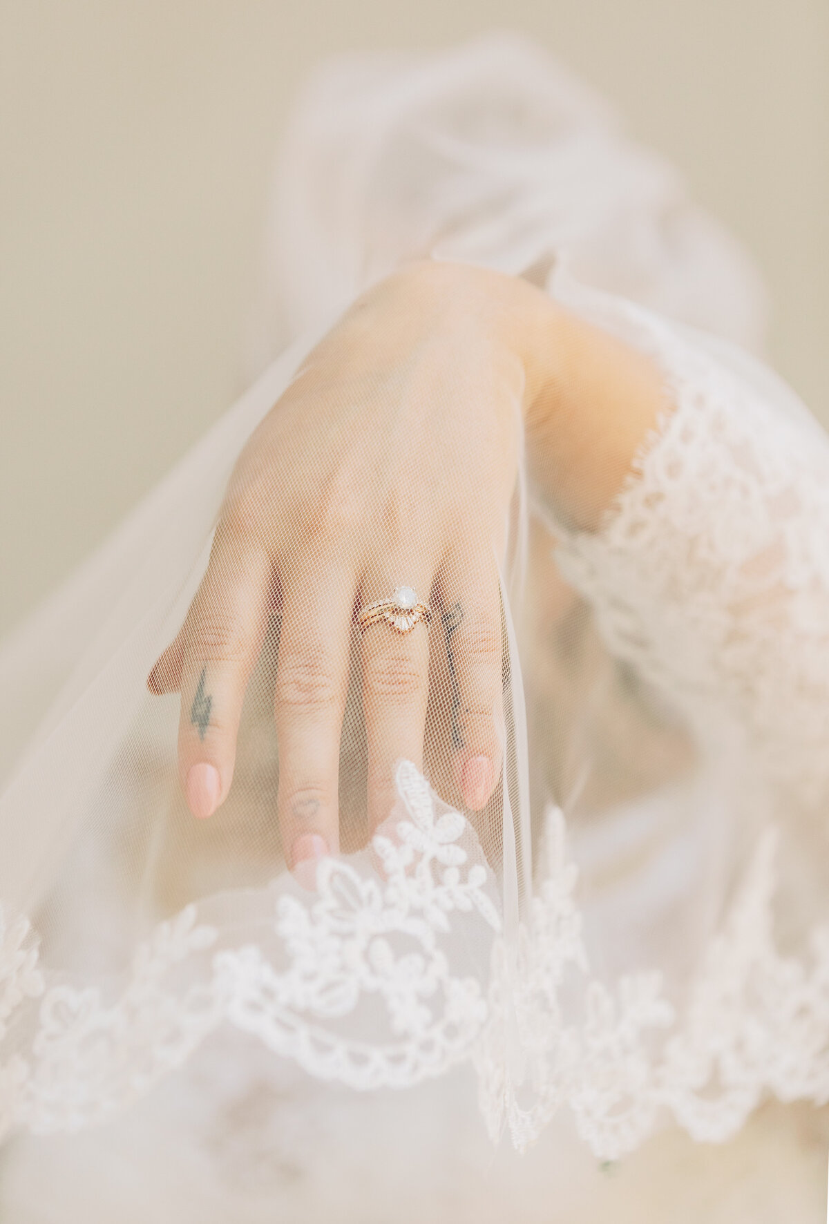 editorial-bride-ring-veil