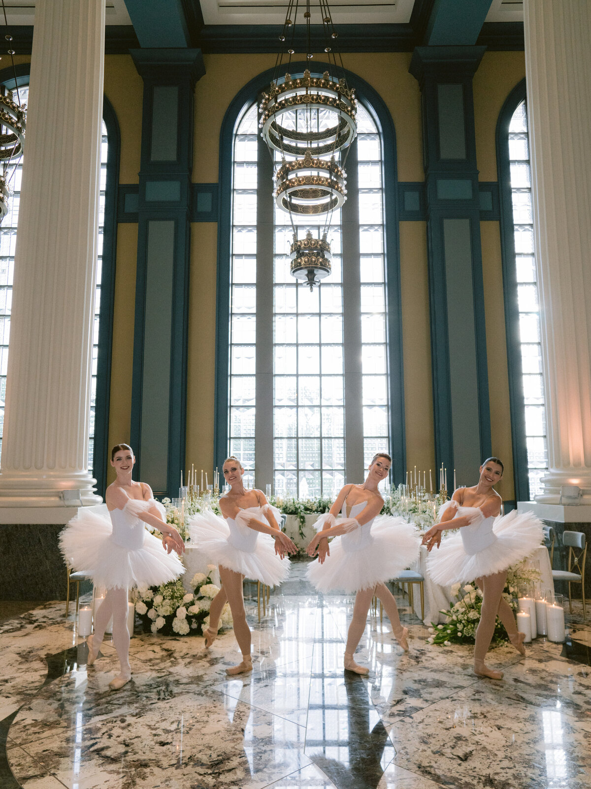 Ballerinas entertain at high end luxury wedding in Nashville