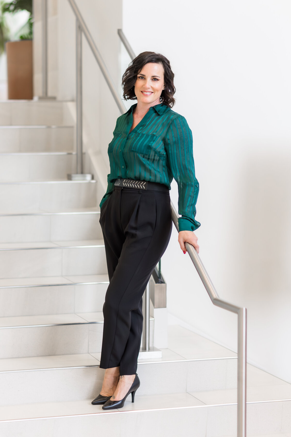 personal-branding-photo-shoot-realtor-standing-on-stairs