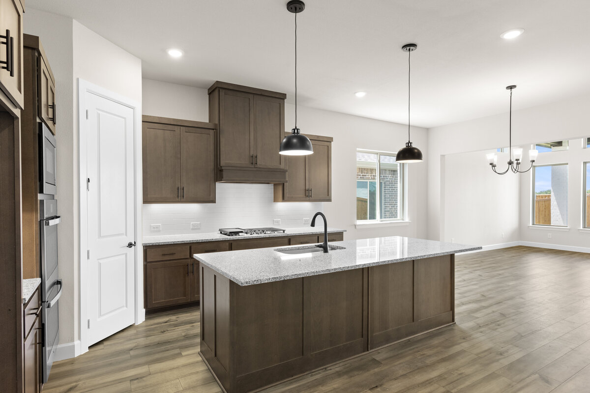 16941 Leatherflower- Kitchen-2