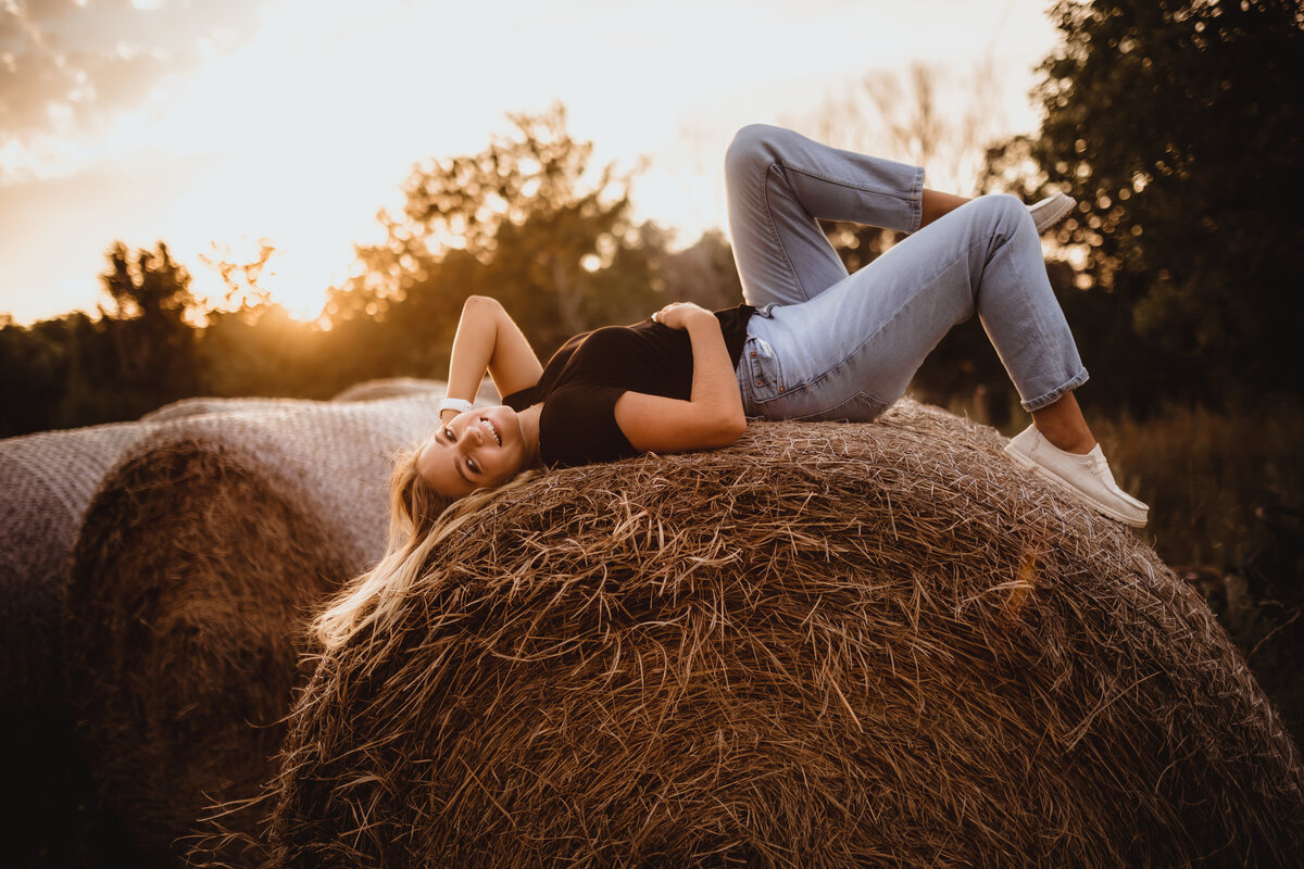 SUNSET HAY BALE SENIOR SESSION RURAL KANSAS