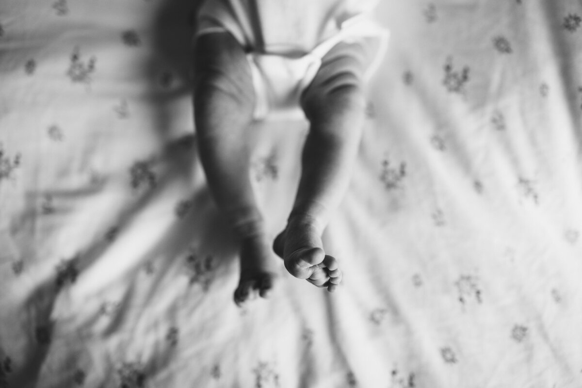 Black & white close up of newborn feet.