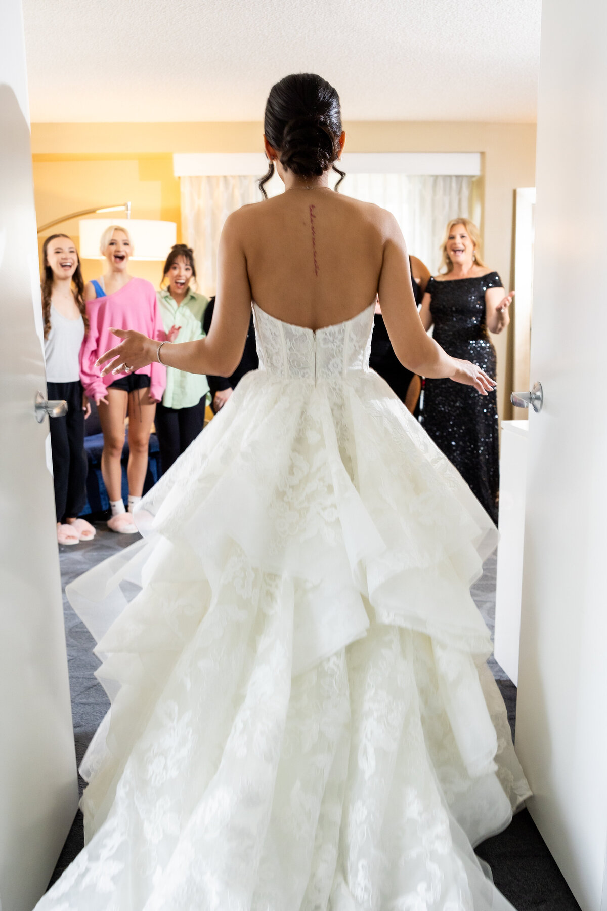 211_gettingready_Bob&DawnDavisPhotography