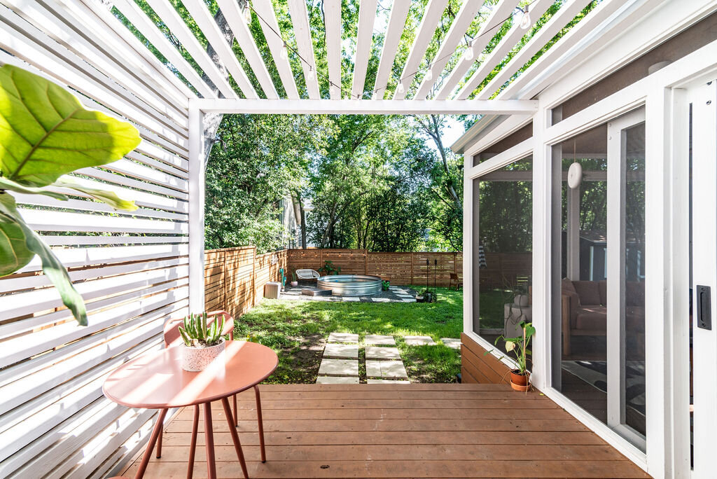 hello-home-modern-backyard-screened-porch-with-pergola-7