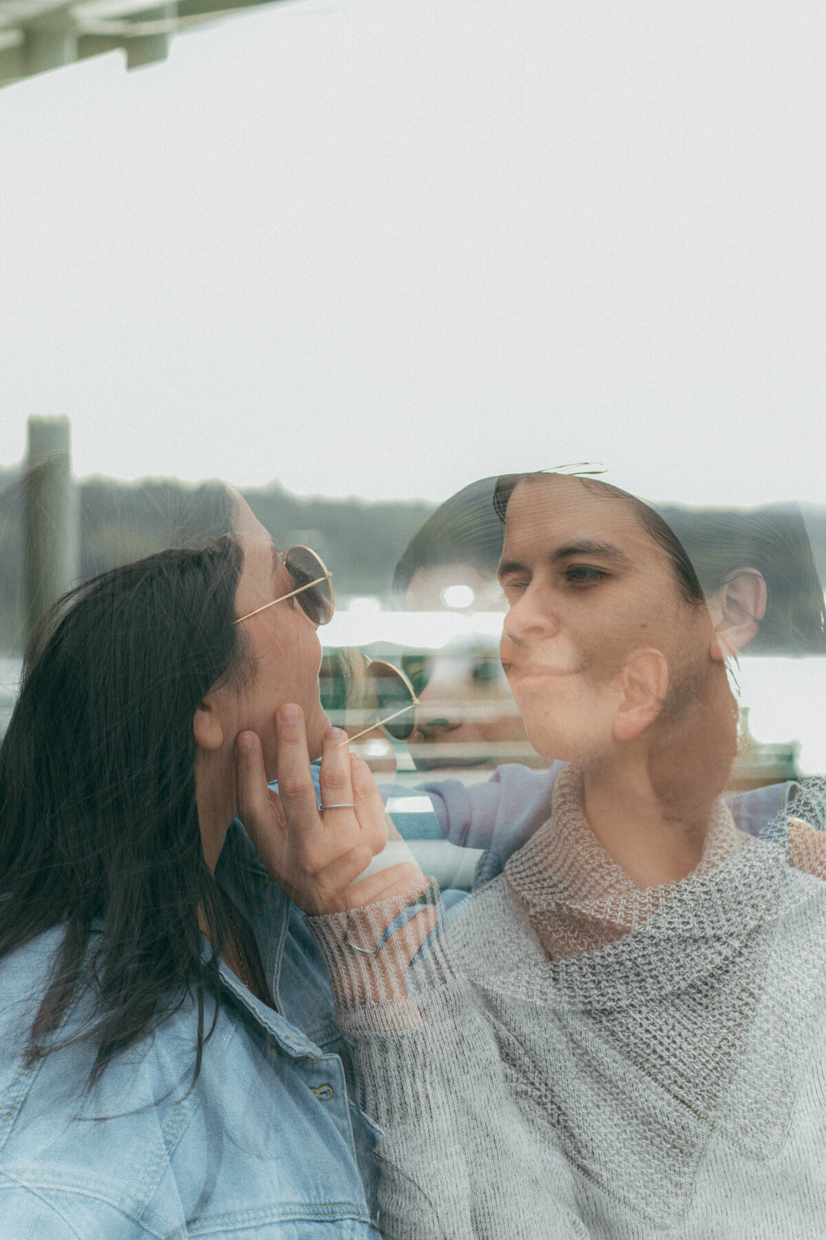 couples-session-seattle-ferry-jennifer-moreno-photography-documentary-style-washington