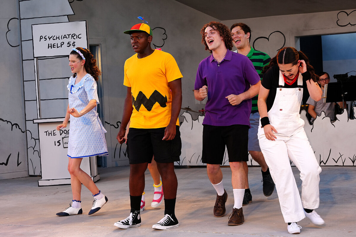 Charlie Brown Group Photo Singing Snoopy Scratching