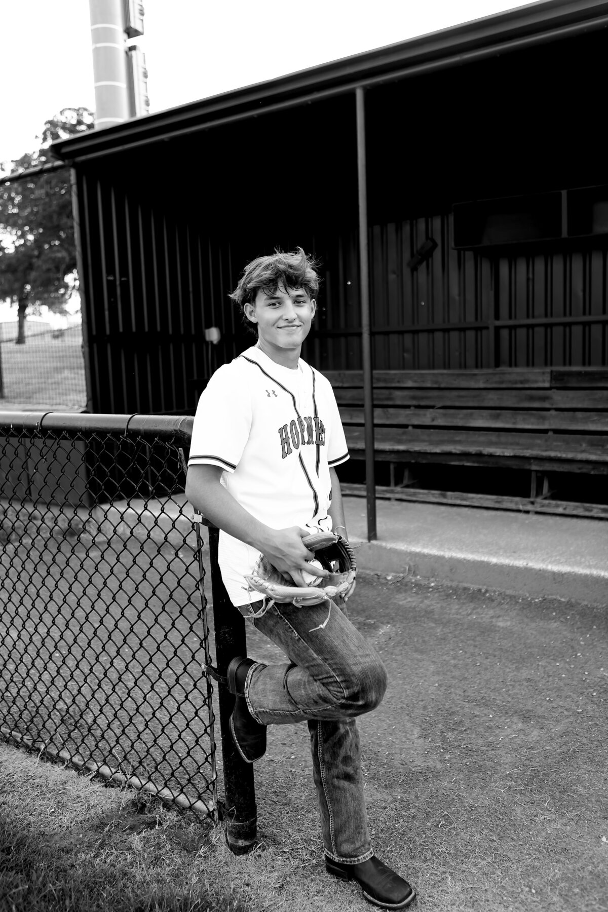 Fort Worth Senior Photographer-1V5A3810-Edit copy bw