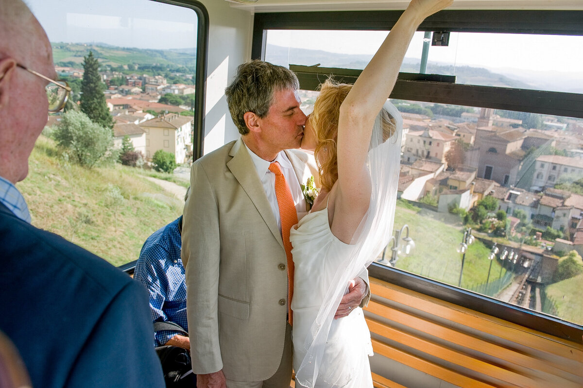 ct-destination-elopement-photography-certaldo- Funicular