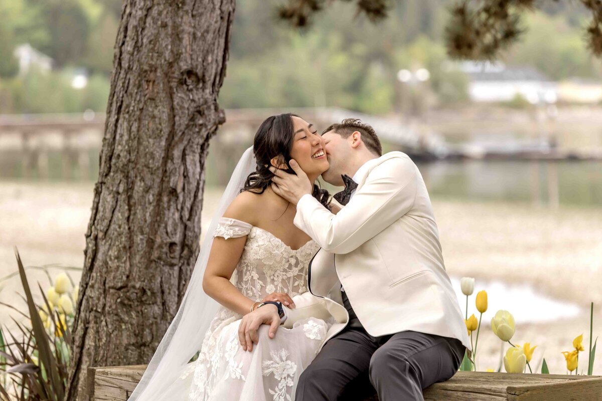 Elona_Shea_Photography_lake_Seattle_washington_kiana_lodge_wedding-12