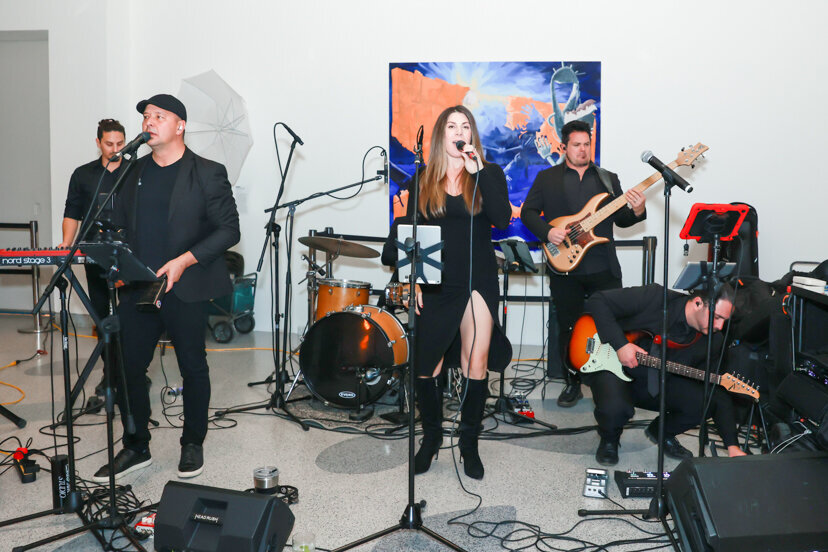 lucky-devils-band-performing-at-san-diego-wedding
