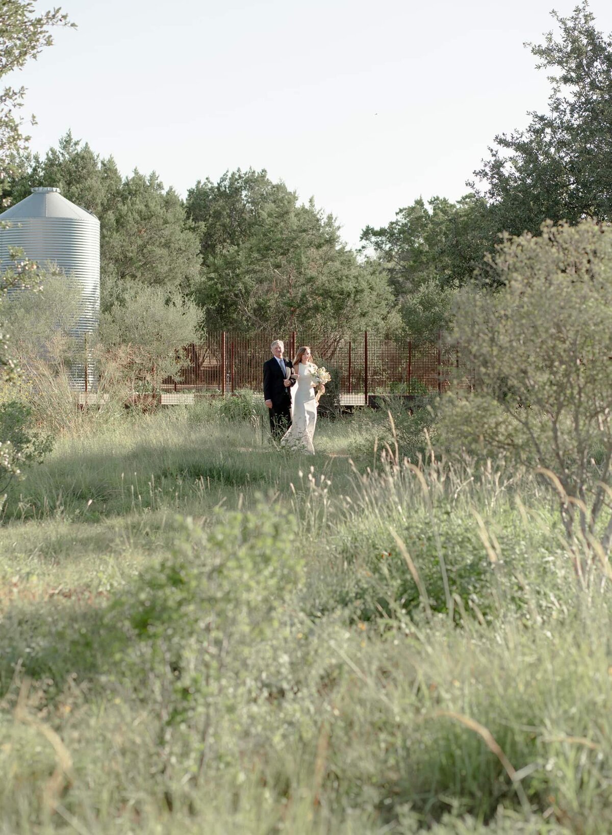 kendall-stephen-bw-theory-hill-country-wedding40_1