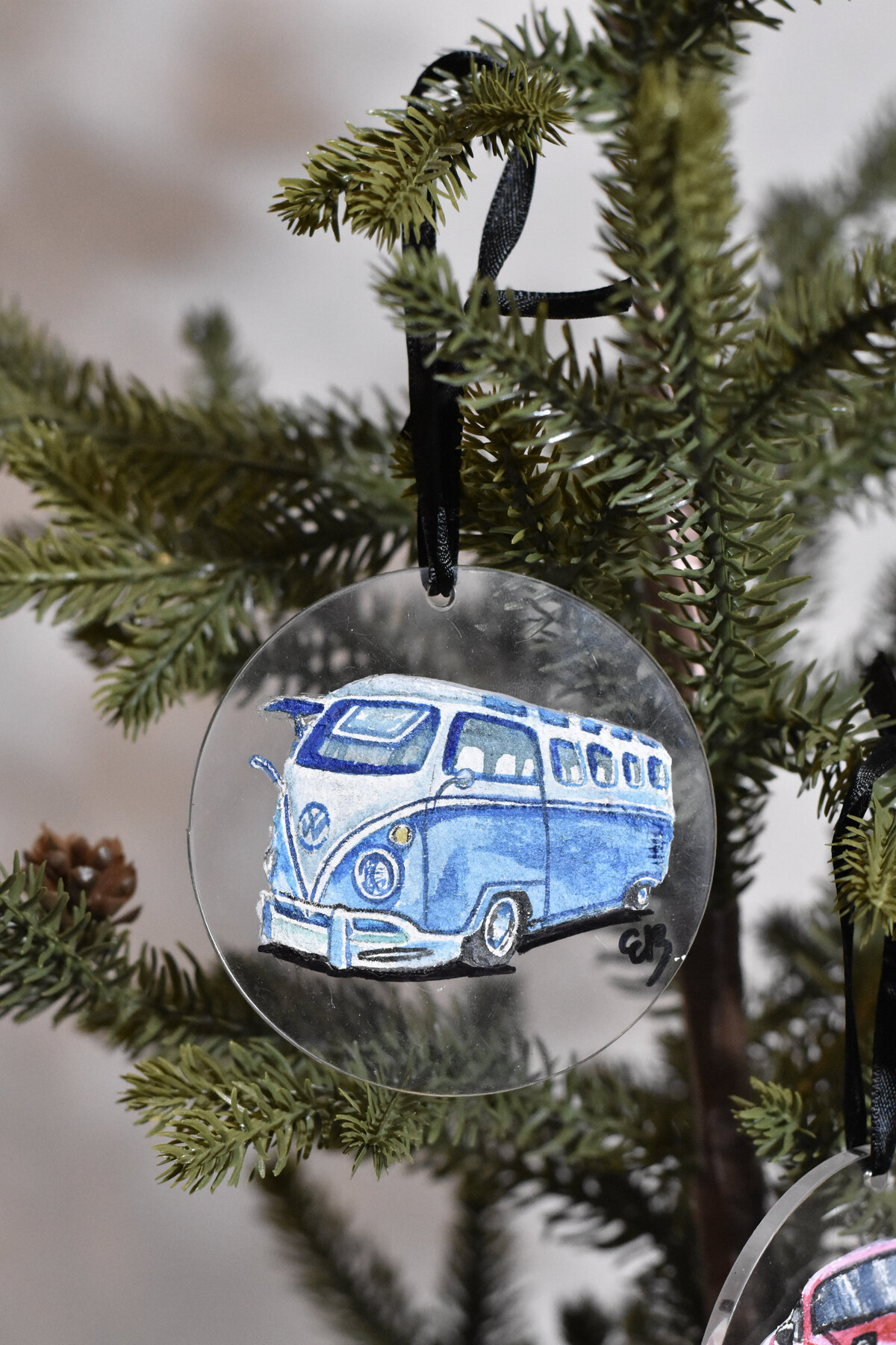 VW Bus Ornament 1