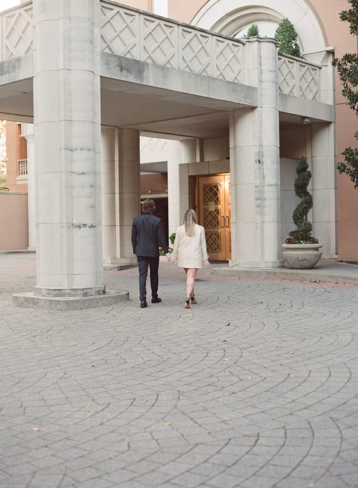 A wedding engagement photo session in Dallas Texas