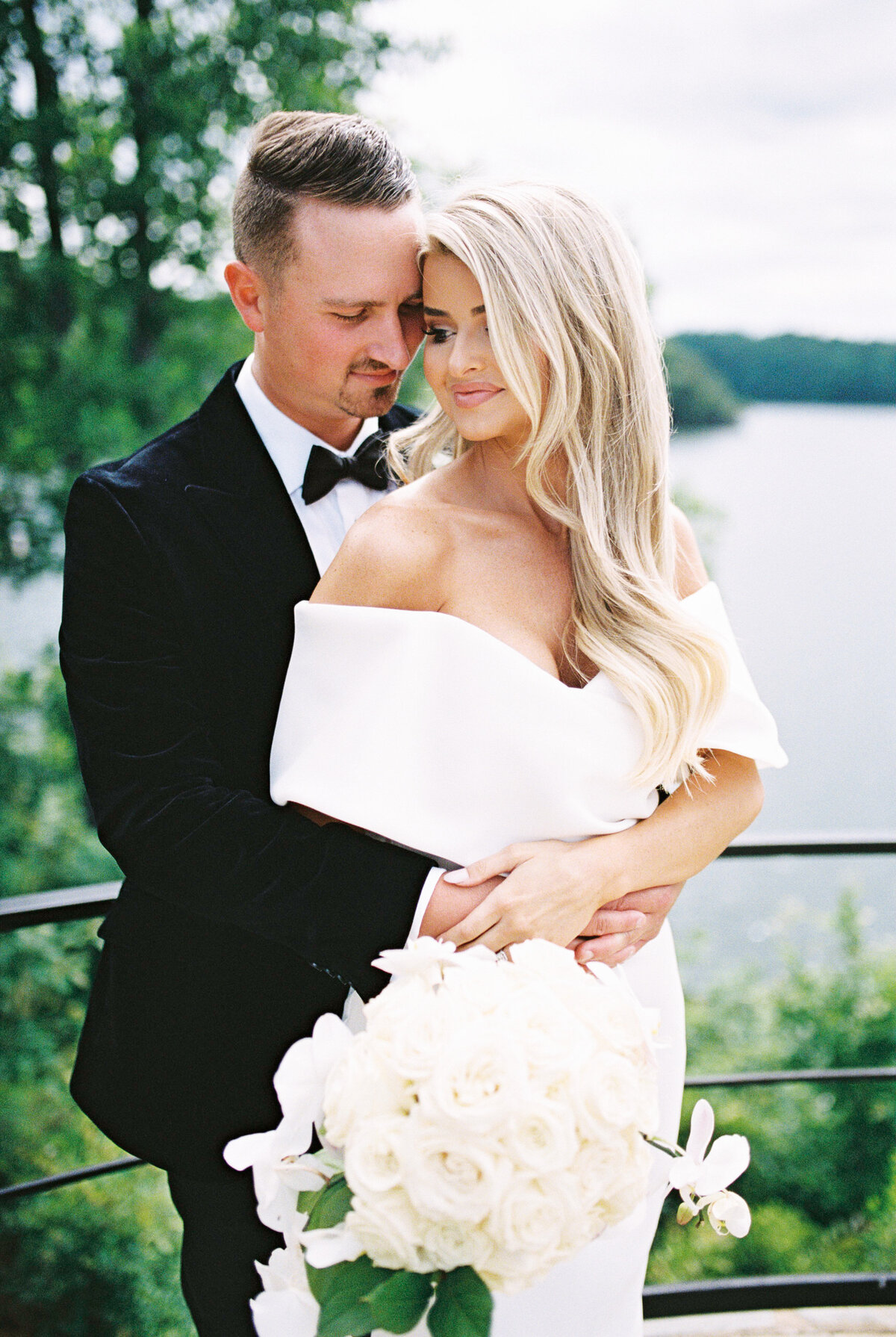 Barn at Smith Lake Wedding Photographer-76