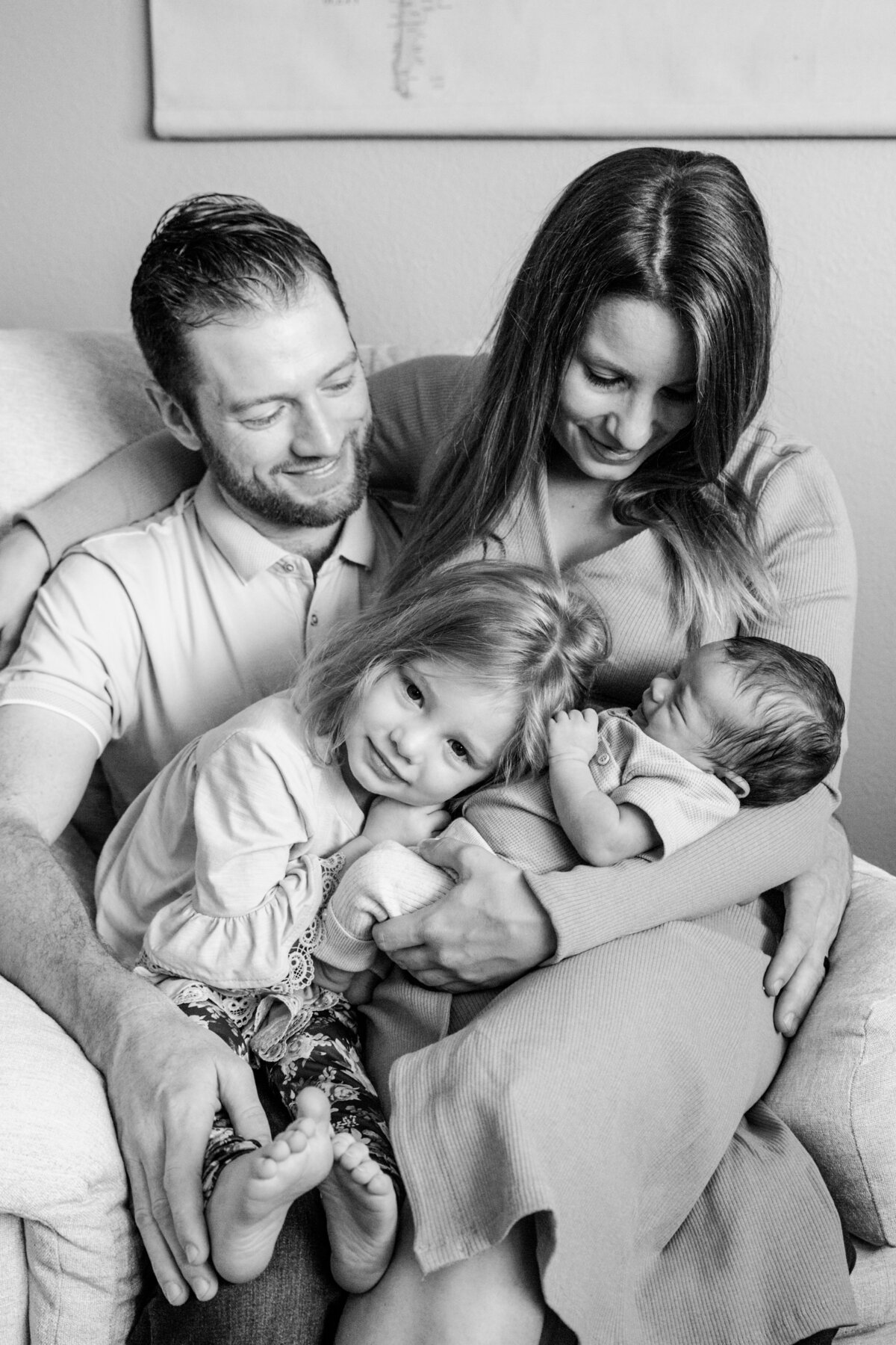 Newborn Family Lifestyle Session- Green- 2022-27