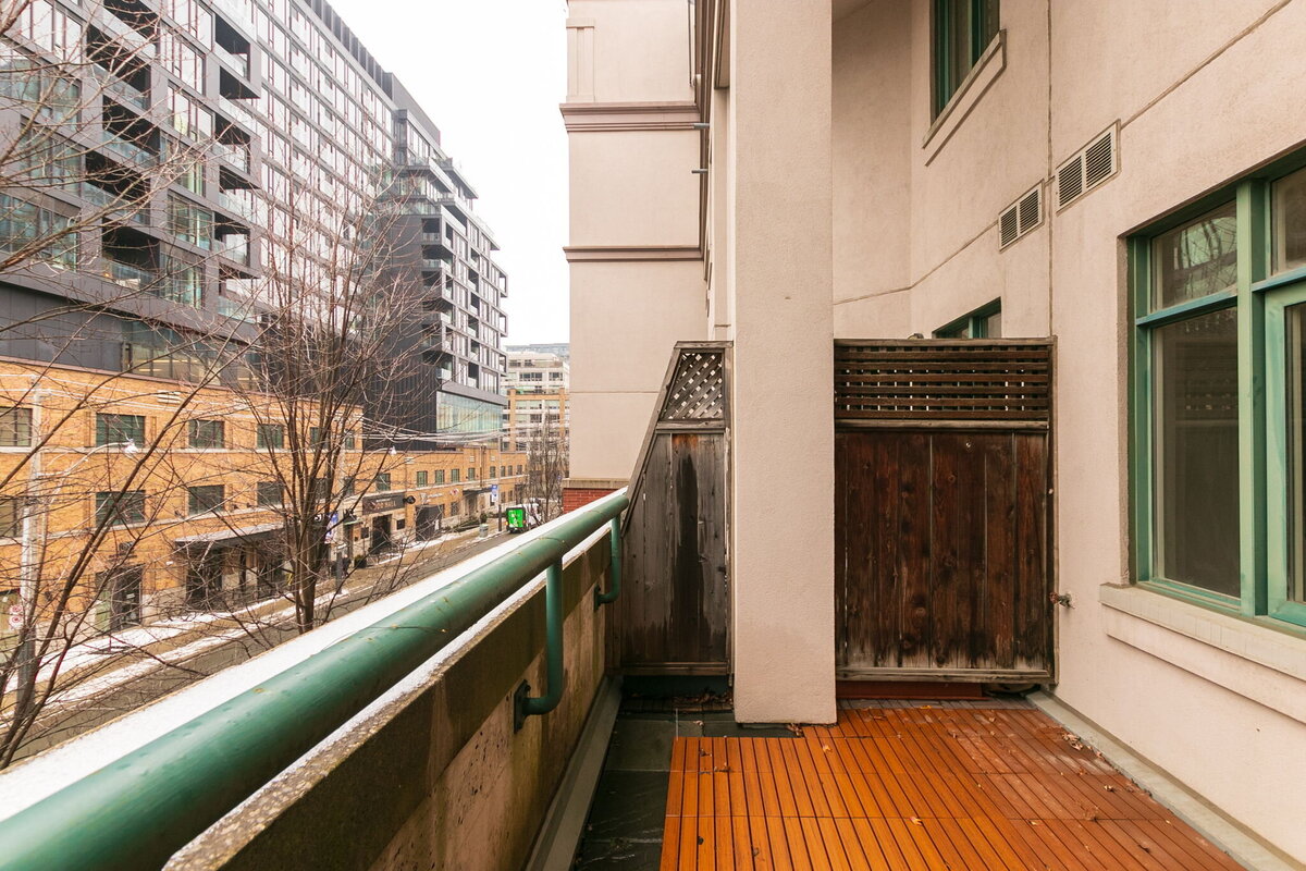 29-web-or-mls-47_002_Balcony
