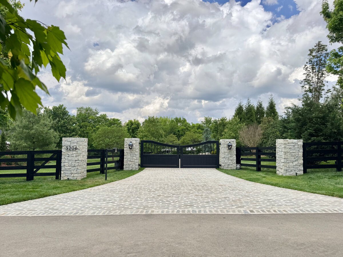 Automated custom driveway gate private entrance 