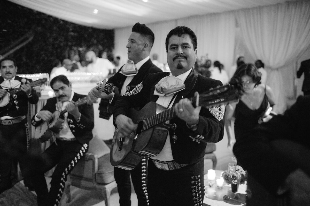 tent-wedding-dallas-mariachi-band