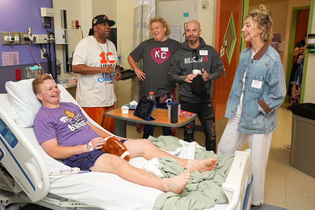 kansas-city-event-photography-0264-patients-and-visitors-at-hospital-event