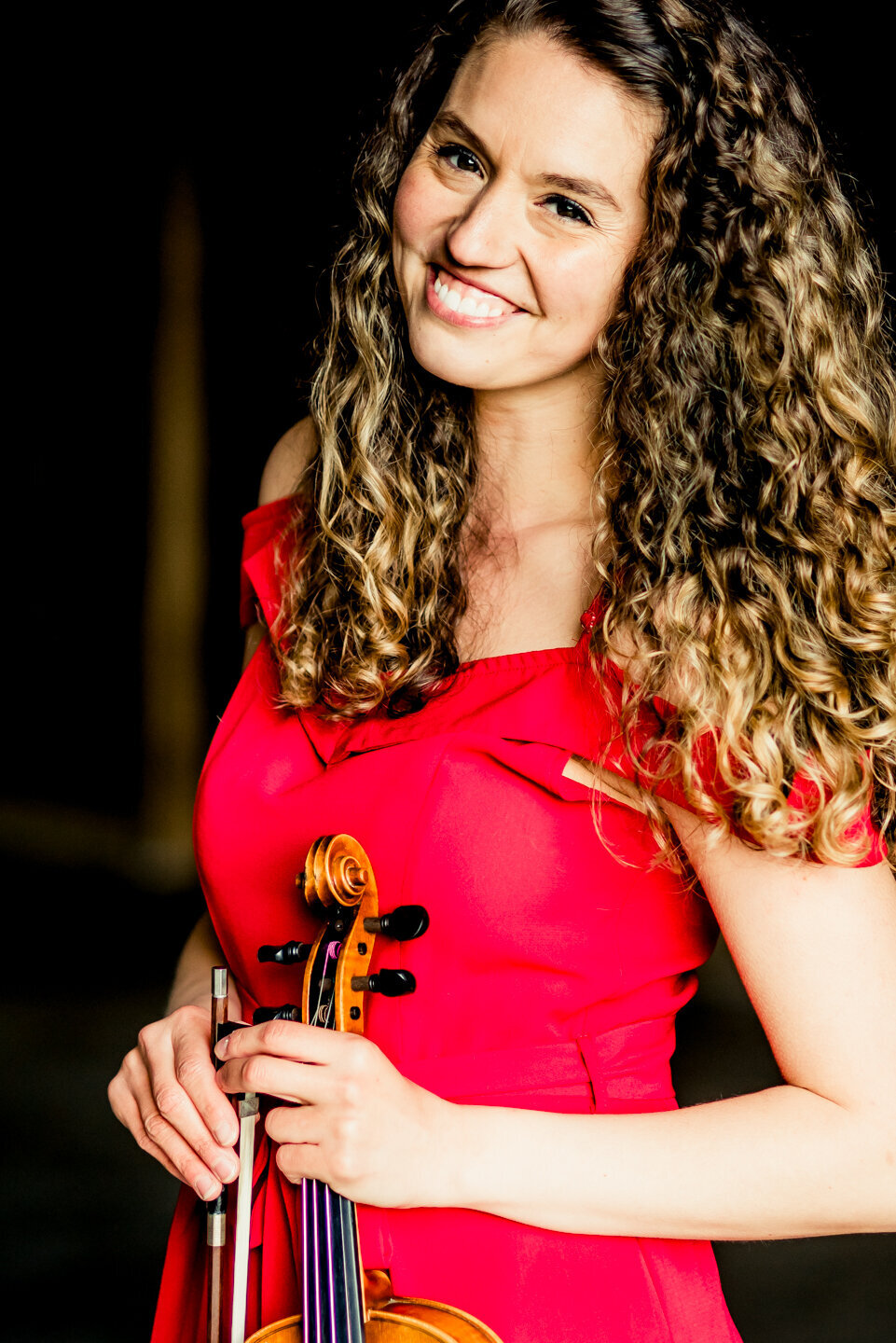 woman smiling with violin
