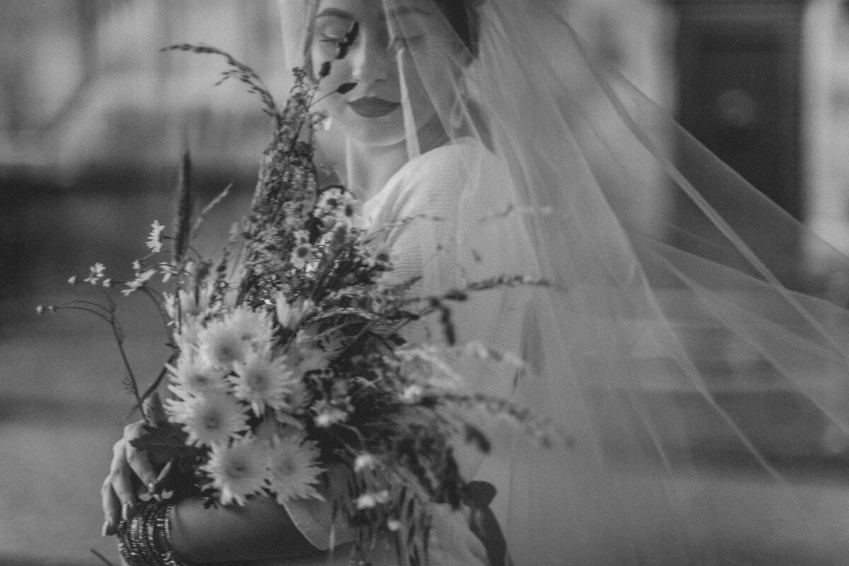 editorial magazine wedding photography shoot fashion photographer bride inspiration outfit minimalistic wedding braut hochzeit marburg event hessen luxory editorial photographer by agna pelon  (5)