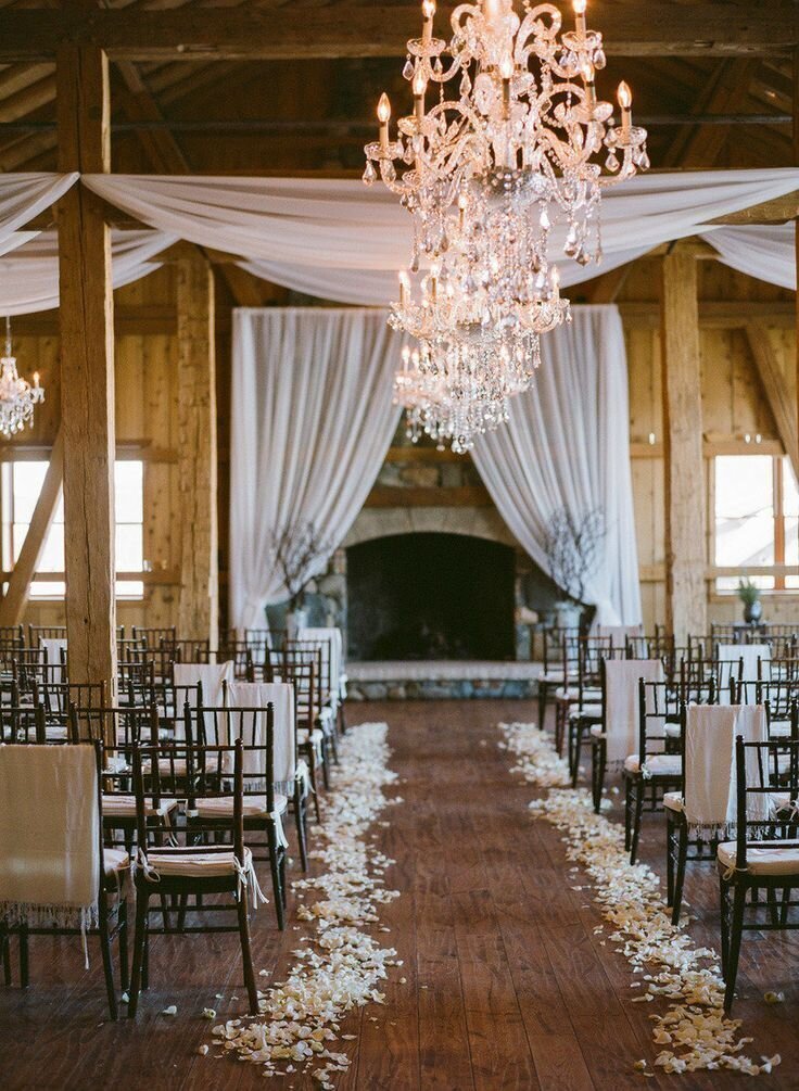 classic-winter-wedding-ceremony-decor