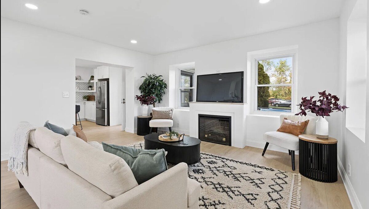 Kelly DeTommaso Elegant Transitions Vacant Home Staging Colmar PA Living Room 6