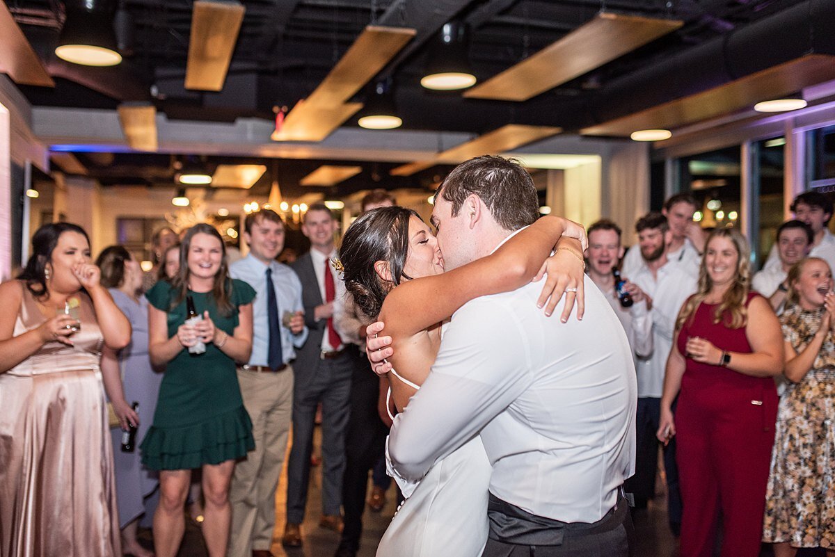 bride-groom-wedding-greenville-sc-avenue-newlyweds