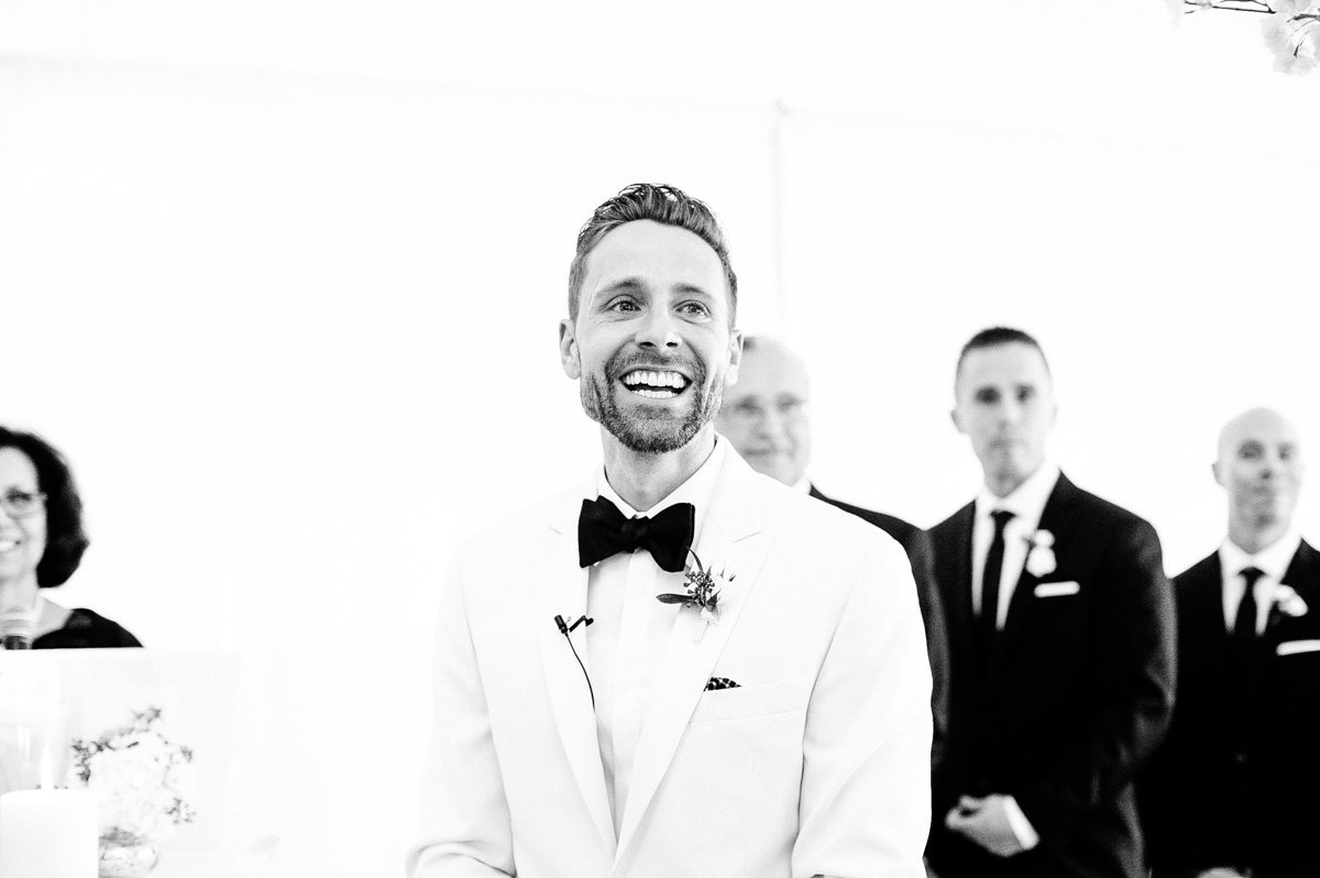 Grooms reaction to brife walking down aisle